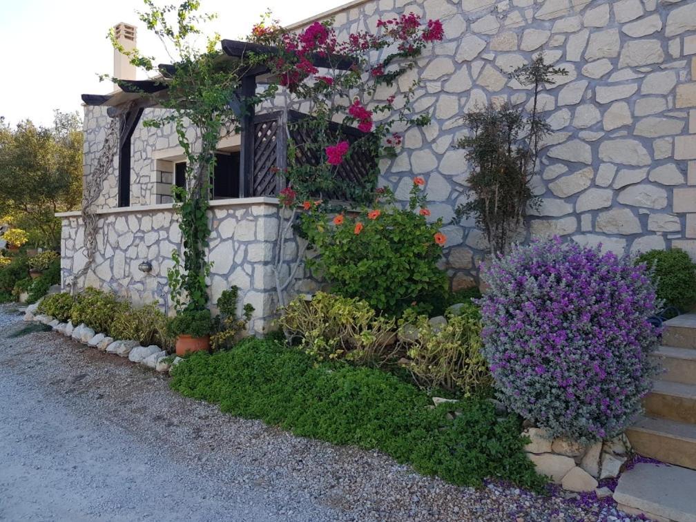 Cottage Du Soleil Makrýgialos Exteriör bild